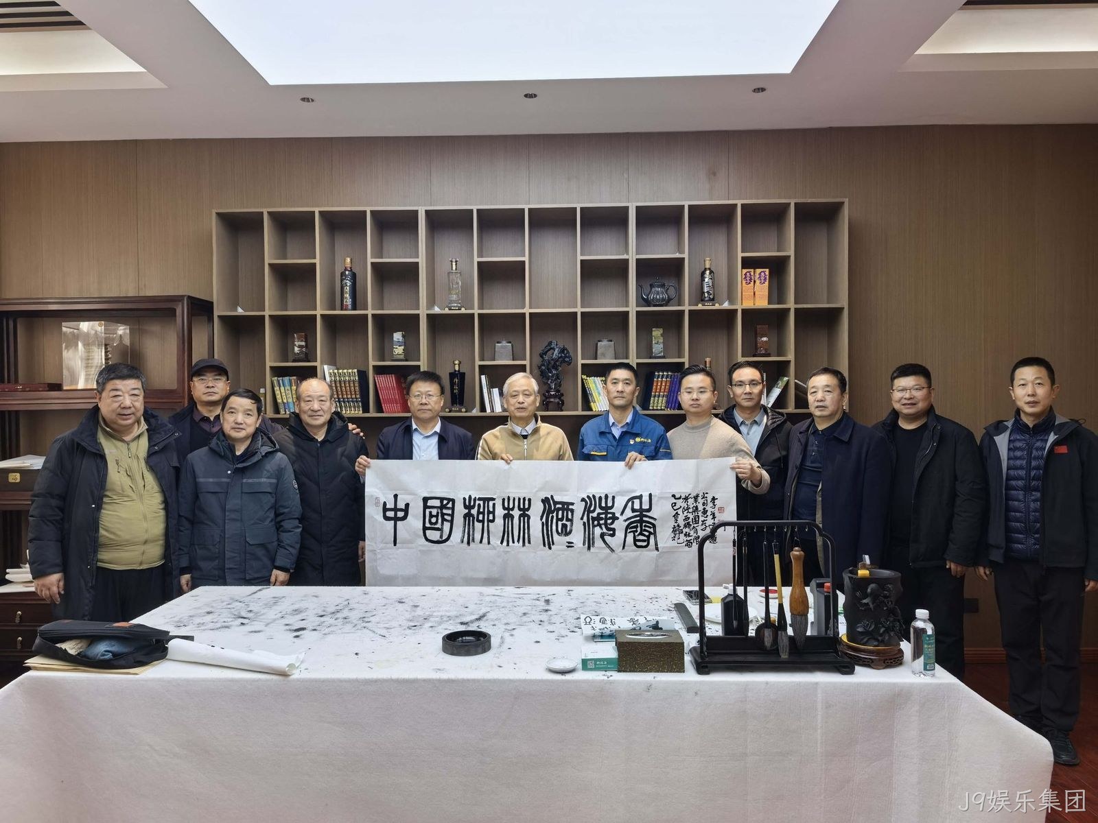  中国文化产业战略协会副主席李羊民一行莅临J9娱乐集团参观交流