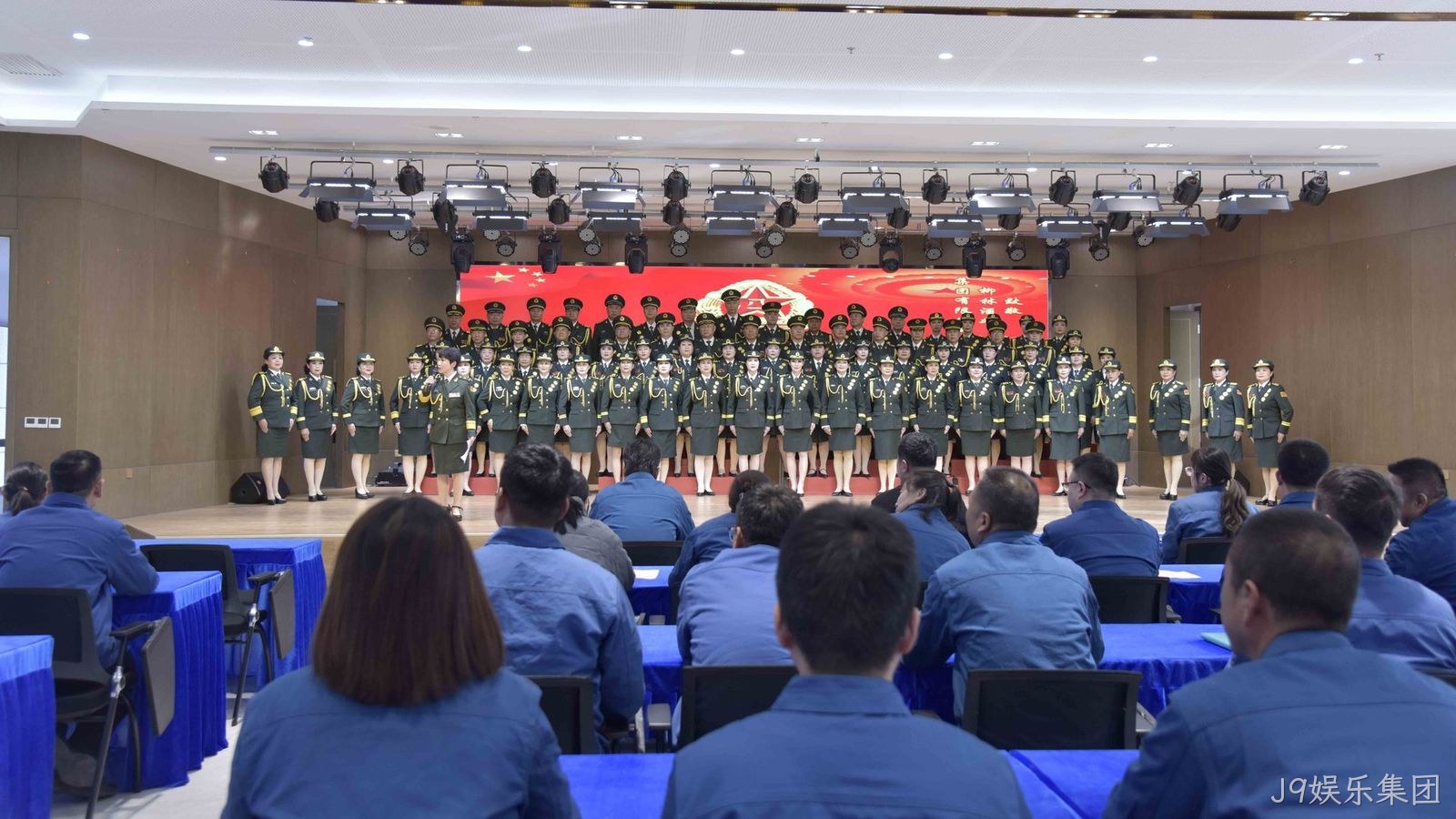 西安军旅情艺术团莅临J9娱乐集团慰问演出参观交流